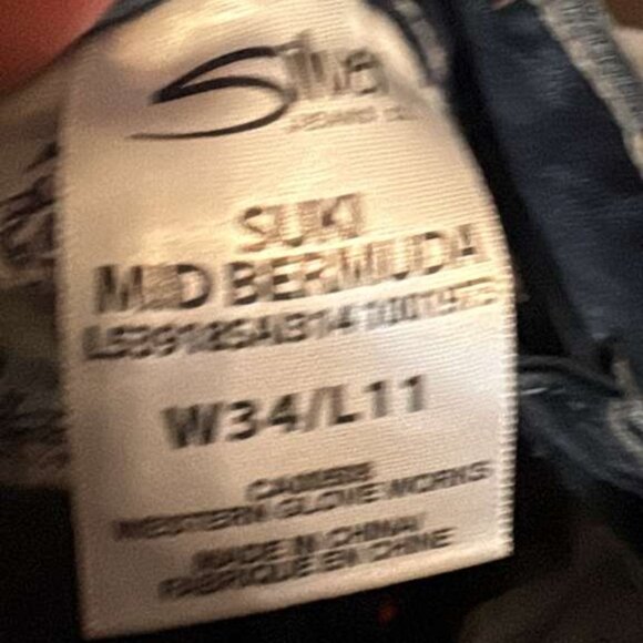 Silver Jeans Co. W34 L11 Mid-Rise Denim Bermuda Shorts - Picture 4 of 5